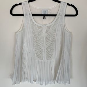 White Blouse. Size 2P. HD in Paris Anthropology